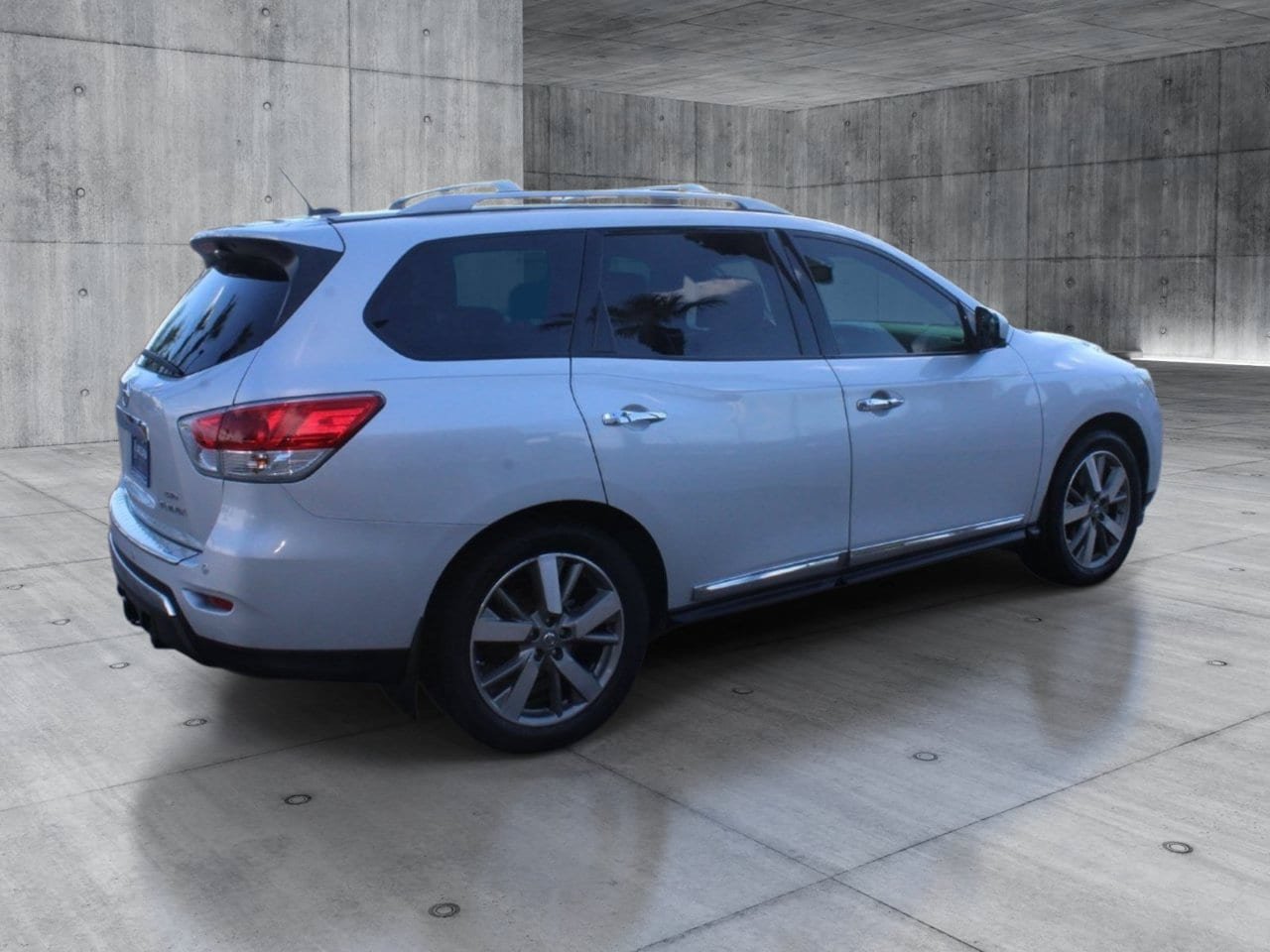 Used 2014 Nissan Pathfinder Platinum w/ Platinum Premium Package AWD/4WD image 6