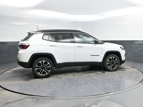 Used 2024 Jeep Compass Limited image 10