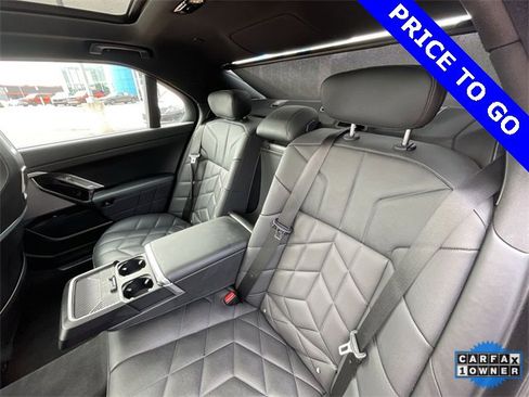 Used 2024 BMW 740i image 27