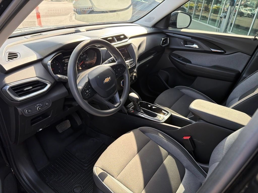 Used 2023 Chevrolet TrailBlazer LT FWD image 17