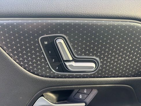 Used 2025 Mercedes-Benz GLA 250 4MATIC image 23