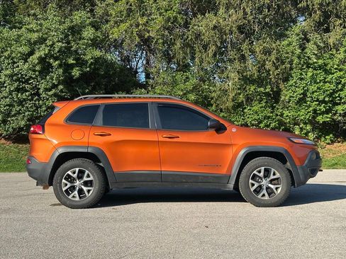 Used 2015 Jeep Cherokee Trailhawk w/ Comfort/Convenience Group image 3