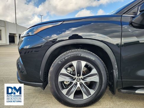 Used 2022 Toyota Highlander XLE FWD image 4