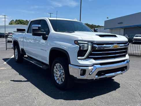 Used 2025 Chevrolet Silverado 2500 LTZ w/ LTZ Premium Package AWD/4WD image 4