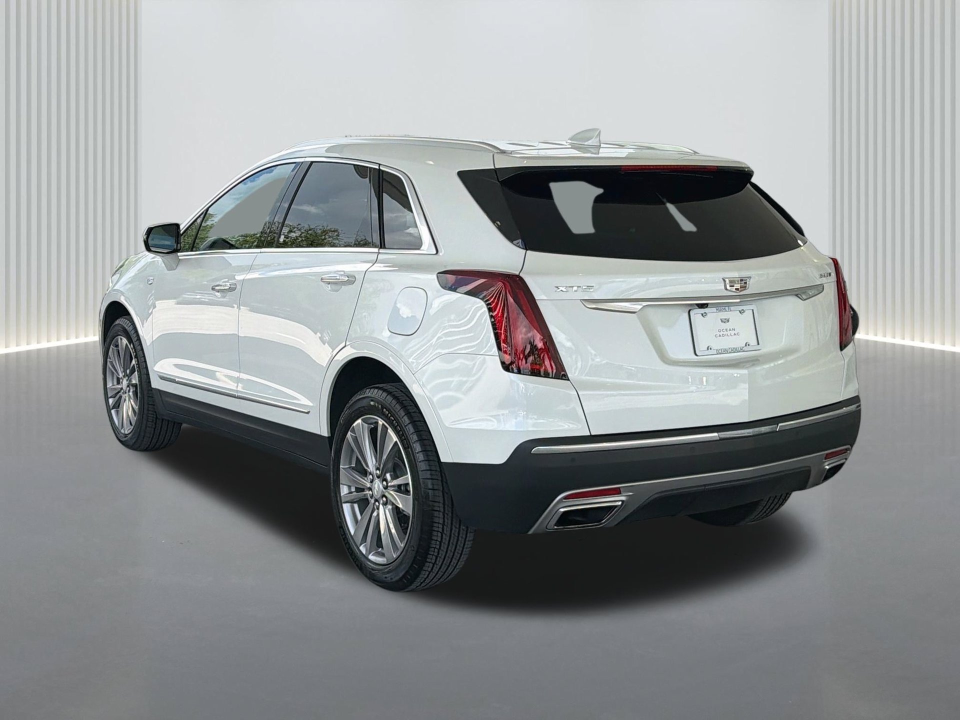 Certified 2023 Cadillac XT5 Premium Luxury FWD image 3