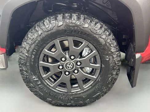 New 2026 Toyota 4Runner SR5 AWD/4WD image 8