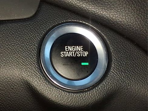 Used 2018 Chevrolet Equinox LT FWD image 24