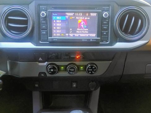 Used 2018 Toyota Tacoma SR5 w/ SR5 Appearance Package (SM) RWD image 35