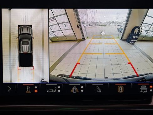 Used 2025 Chevrolet Silverado 1500 High Country w/ Midnight Edition image 21