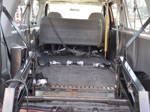 Used 2005 Ford E-350 and Econoline 350 XL RWD image 21