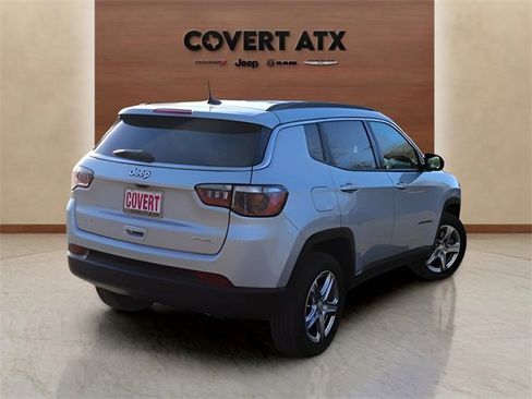 Used 2024 Jeep Compass Latitude image 5