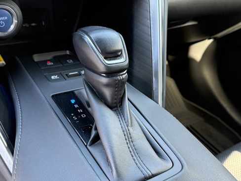 Certified 2021 Toyota Venza Limited image 28