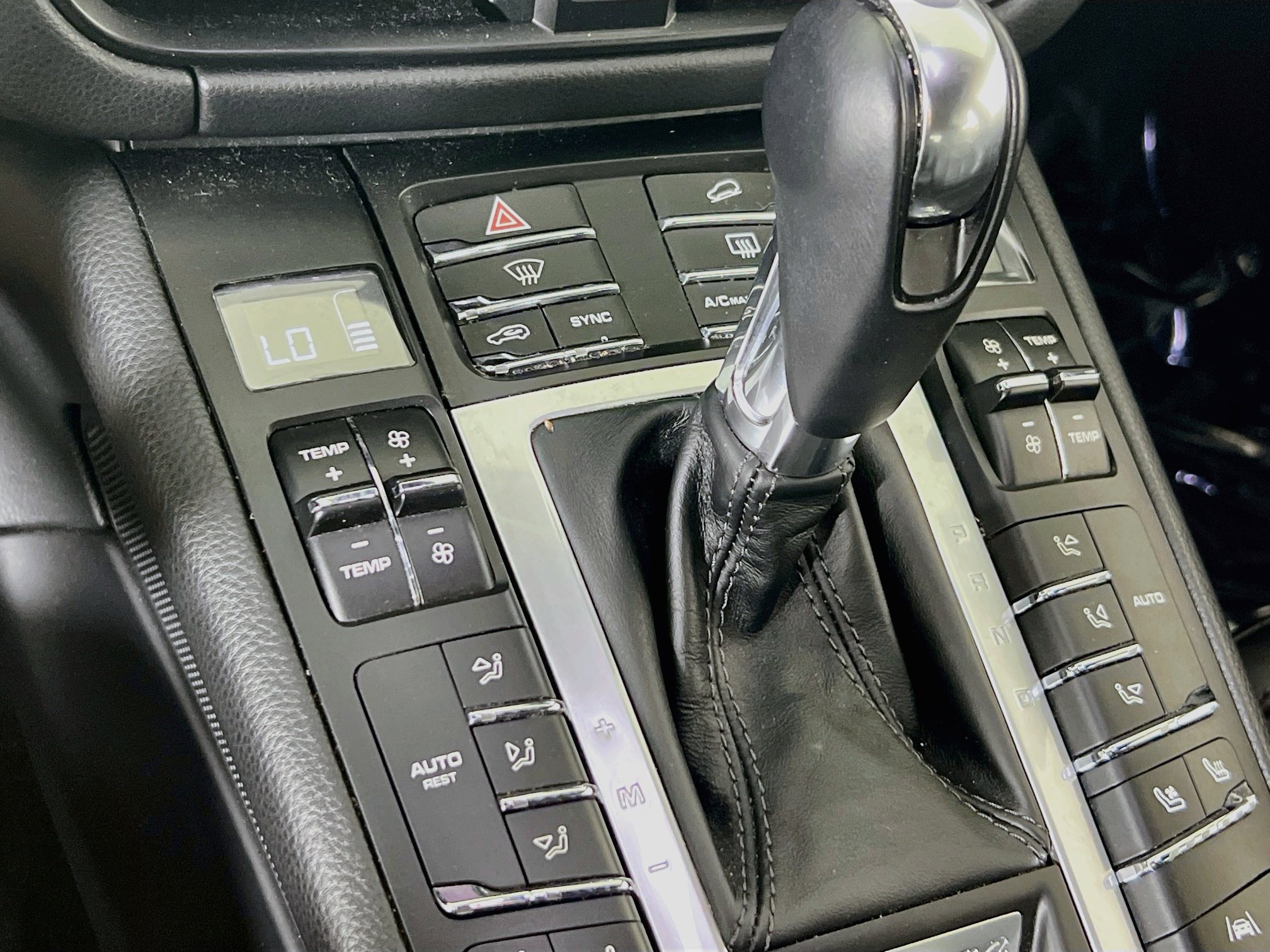 Used 2020 Porsche Macan AWD/4WD image 16
