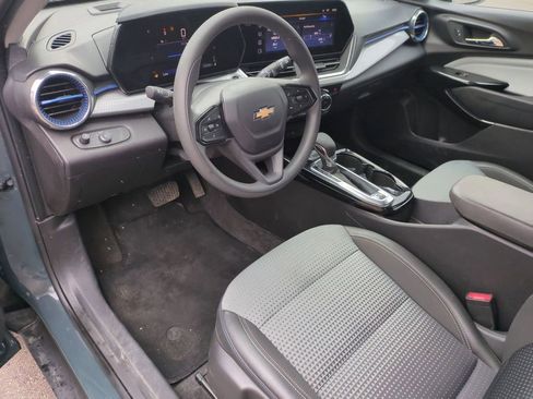 Used 2025 Chevrolet Trax LT image 10