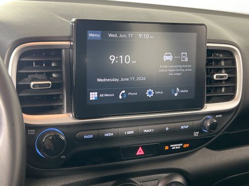 Used 2024 Hyundai Venue SEL FWD image 14