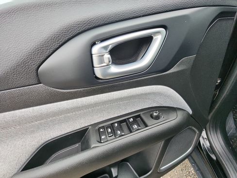 Certified 2023 Jeep Compass Latitude image 15