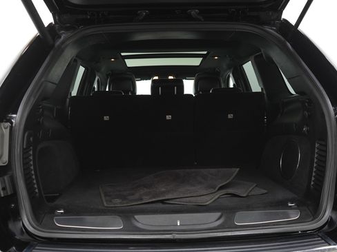 Used 2018 Jeep Grand Cherokee Overland image 16