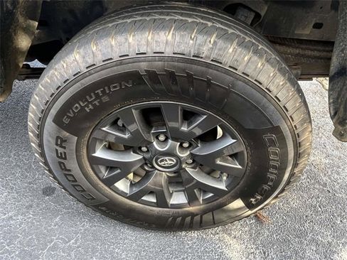 Used 2021 Toyota Tacoma SR5 image 4