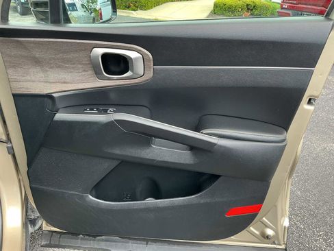 Used 2021 Kia Sorento EX w/ Panoramic Sunroof Package FWD image 28