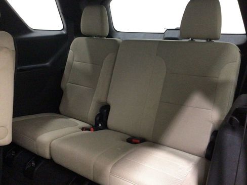 Used 2023 Chevrolet Traverse LT image 17