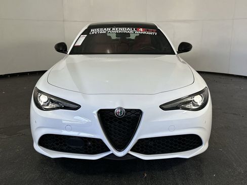 Used 2023 Alfa Romeo Giulia RWD image 4