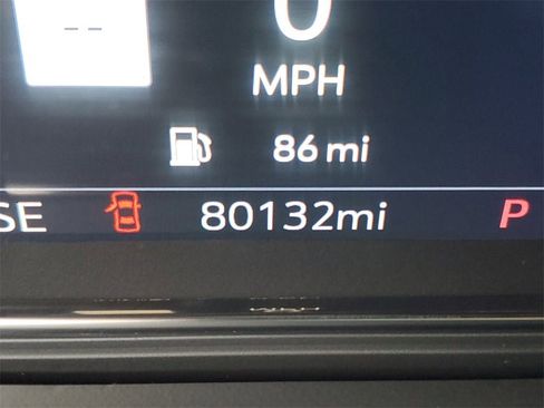 Used 2021 GMC Yukon XL SLT w/ SLT Premium Package image 15