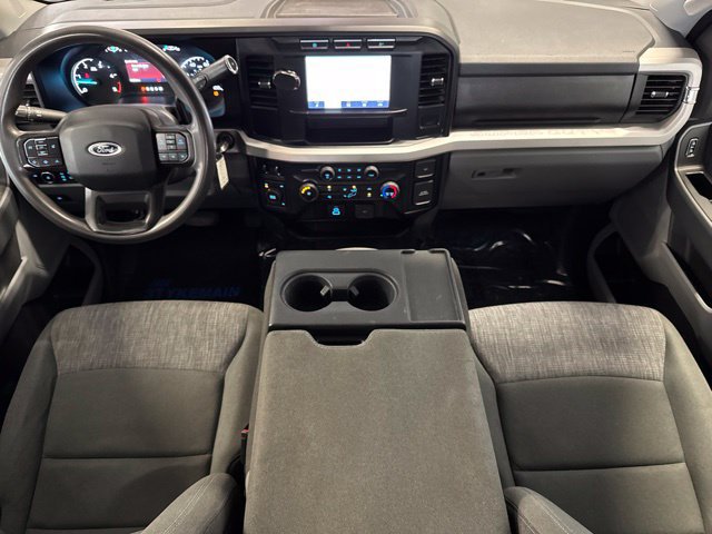 Used 2023 Ford F350 XLT AWD/4WD image 3