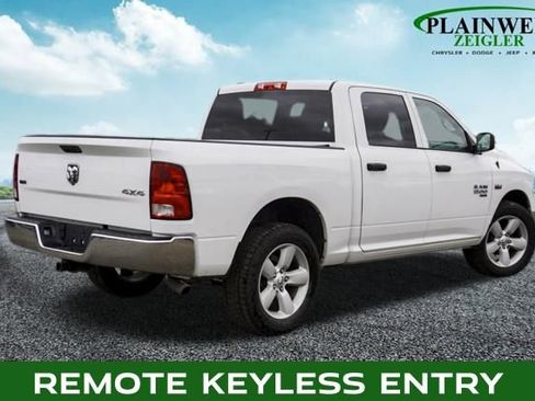 Used 2022 RAM 1500 Classic SLT image 3