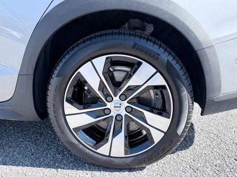 Used 2025 Volvo V60 B5 Cross Country Plus image 34