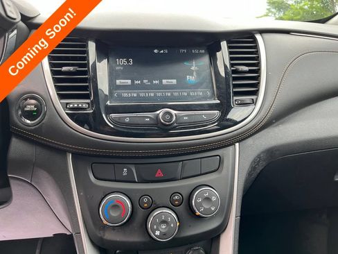 Used 2017 Chevrolet Trax LT w/ LT Convenience Package FWD image 20