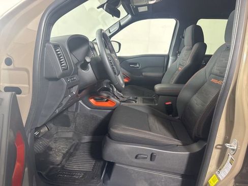 Used 2022 Nissan Frontier PRO-4X image 11