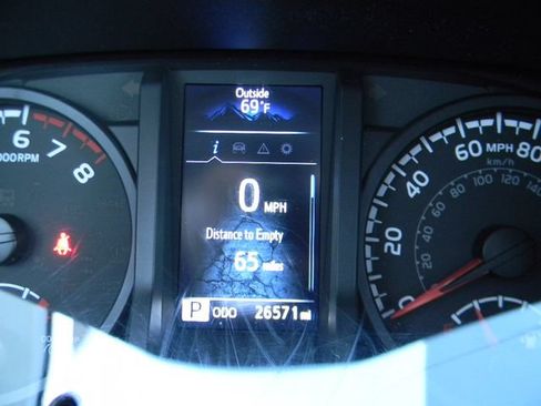 Used 2023 Toyota Tacoma SR AWD/4WD image 11