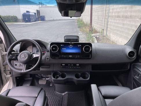 Used 2025 Mercedes-Benz Sprinter 2500 image 16