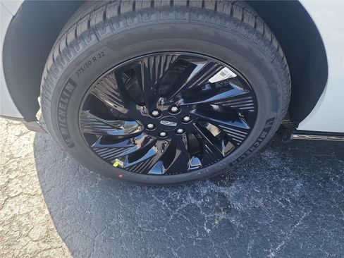 New 2026 Lincoln Navigator Reserve w/ Jet Appearance Package AWD/4WD image 9