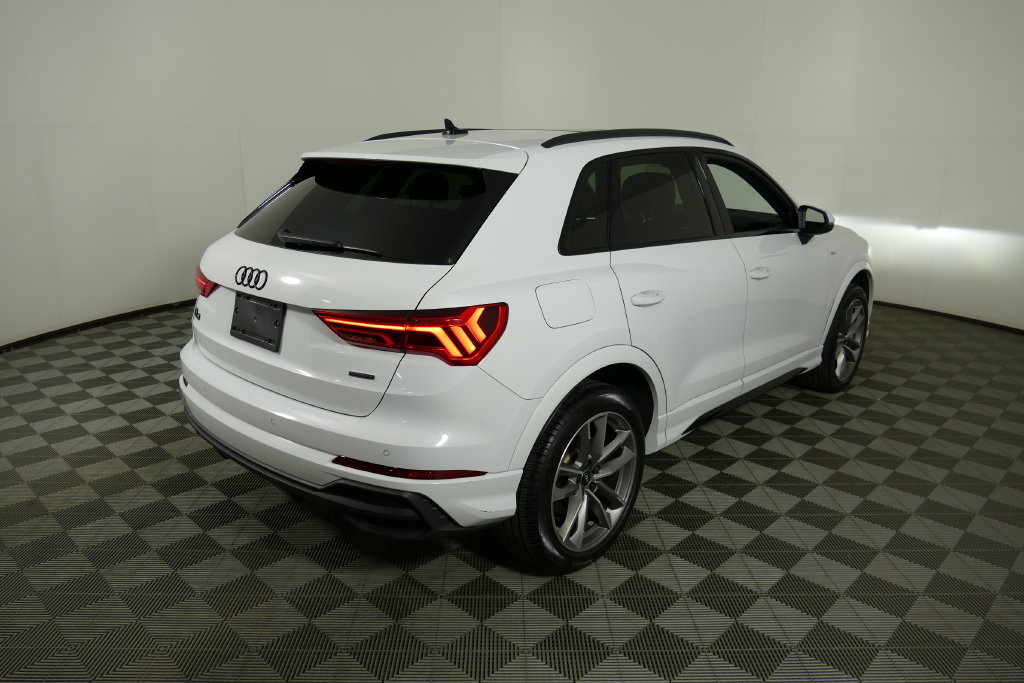 Used 2023 Audi Q3 2.0T Premium Plus w/ Premium Plus Package AWD/4WD image 3