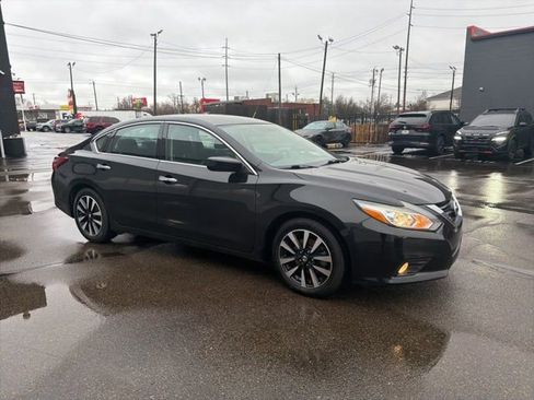 Used 2018 Nissan Altima 2.5 SV image 2
