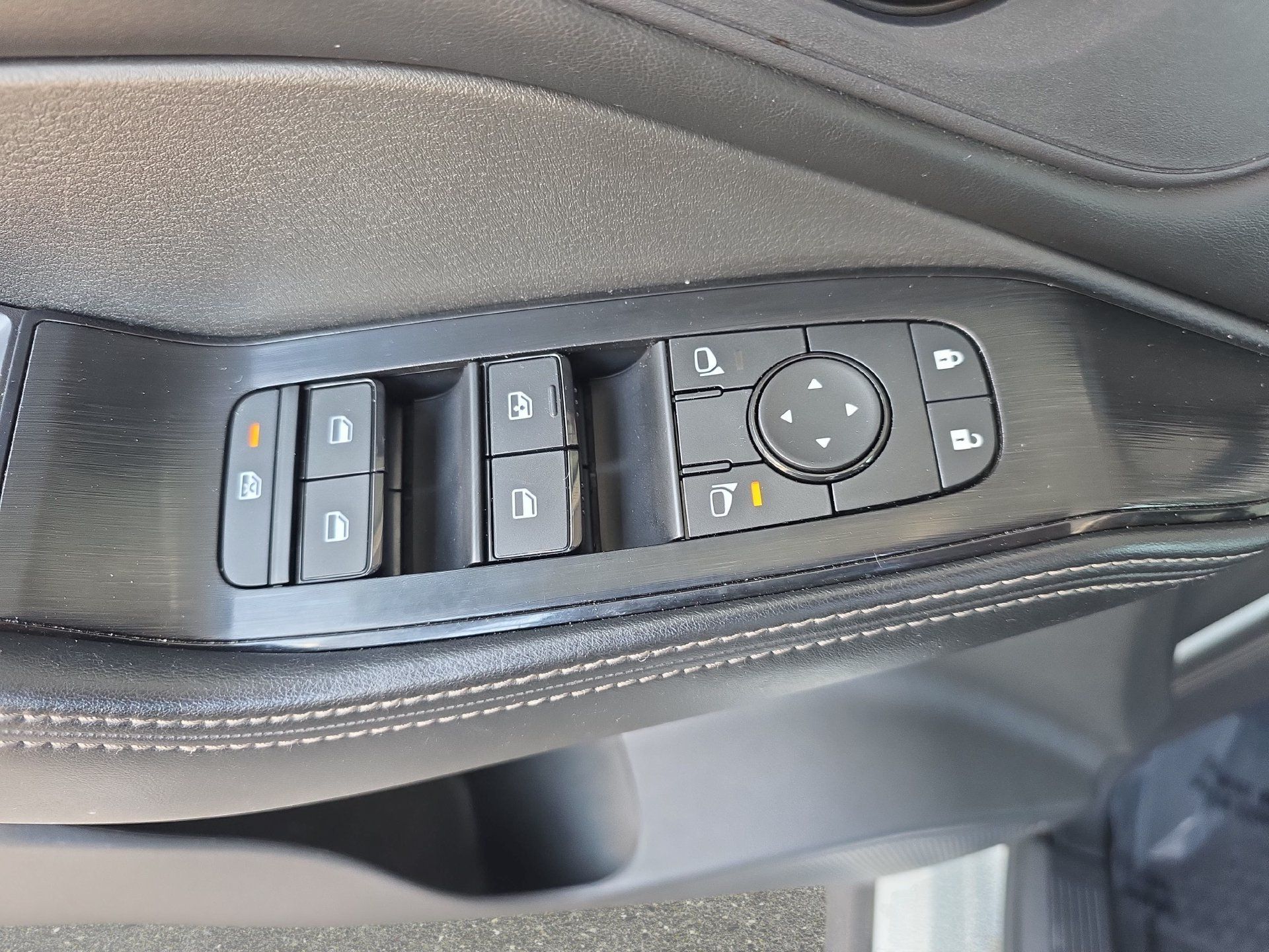 Used 2023 Nissan Rogue SV w/ SV Premium B Package FWD image 27