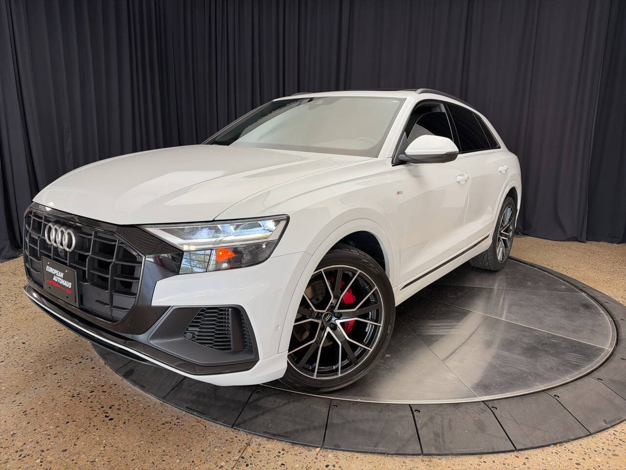 Used 2020 Audi Q8 Premium Plus w/ Premium Plus Package AWD/4WD image 2