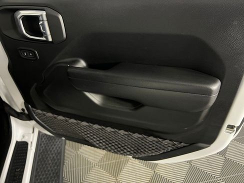 Used 2021 Jeep Wrangler Unlimited Sport image 32