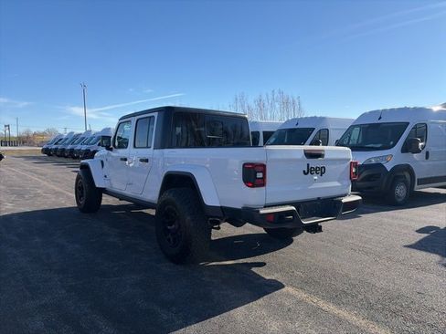 Used 2021 Jeep Gladiator Sport image 3