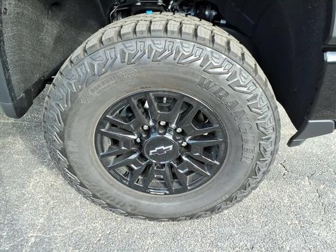New 2026 Chevrolet Silverado 2500 ZR2 AWD/4WD image 11