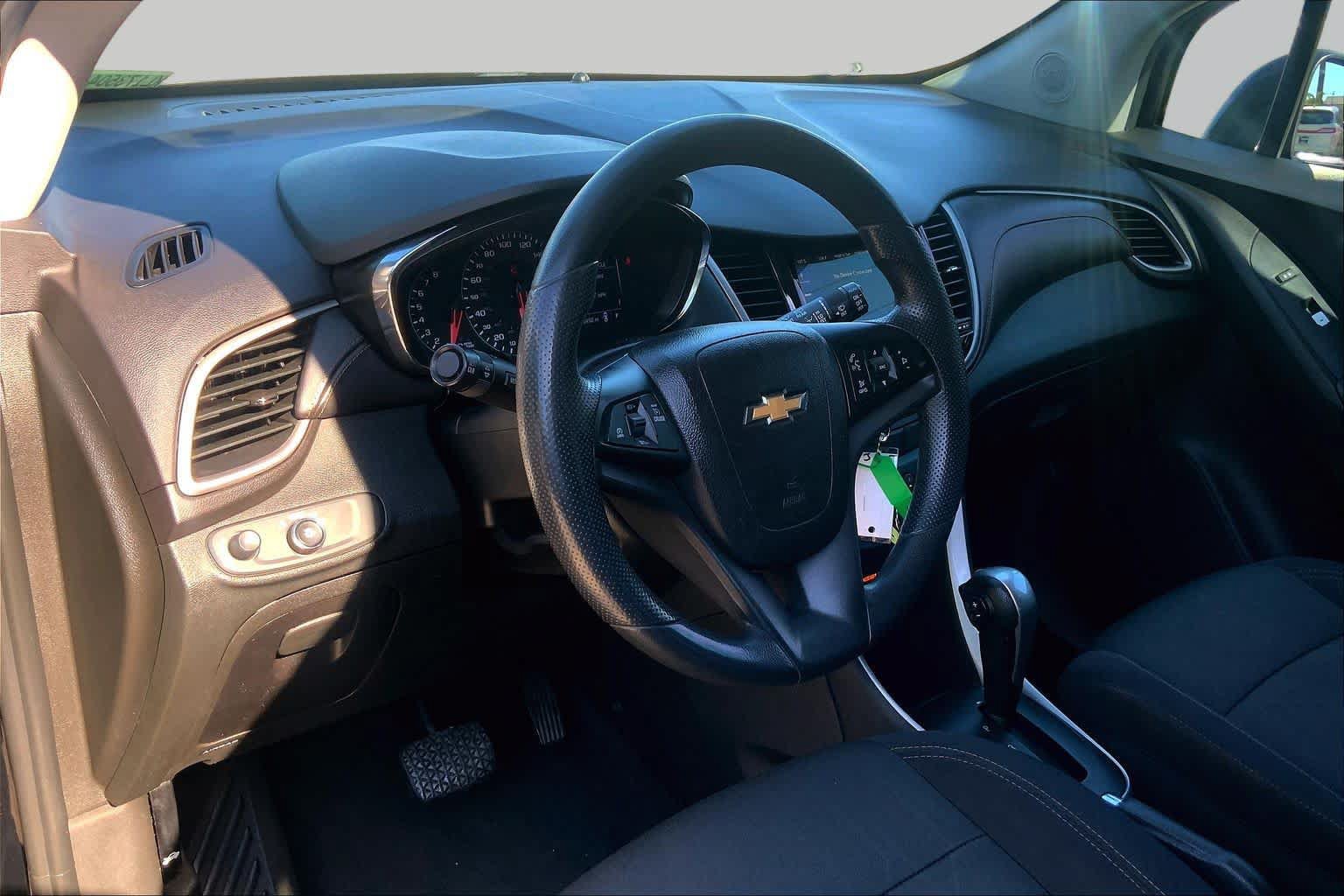 Used 2019 Chevrolet Trax LT FWD image 17