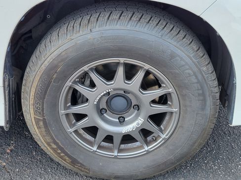 Used 2016 Lexus LX 570 4WD image 20