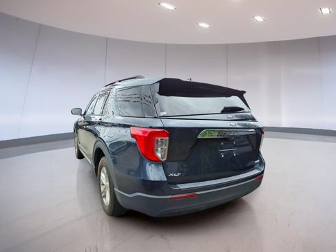 Used 2023 Ford Explorer XLT AWD/4WD image 3