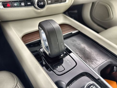 Used 2022 Volvo S60 B5 Momentum w/ Advanced Package image 22