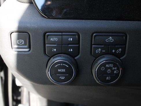 Used 2023 Chevrolet Silverado 1500 RST w/ Z71 Off-Road Package AWD/4WD image 9