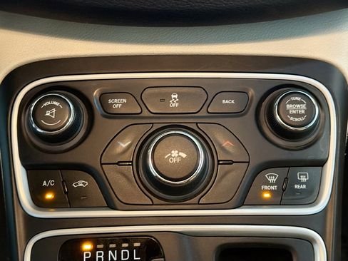 Used 2016 Chrysler 200 Limited FWD image 22