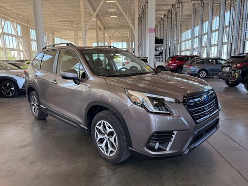 Certified 2023 Subaru Forester Premium AWD/4WD image 1