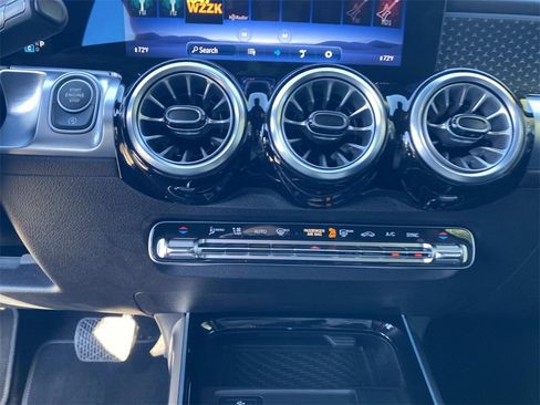 Certified 2025 Mercedes-Benz GLB 250 image 23