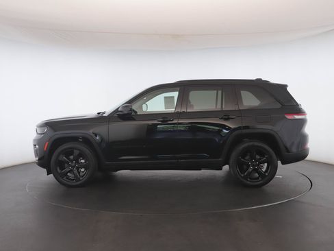 Used 2023 Jeep Grand Cherokee Limited w/ Black Appearance Package AWD/4WD image 21